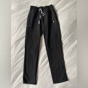 FIGS: black high waisted slim fit pants. size XS